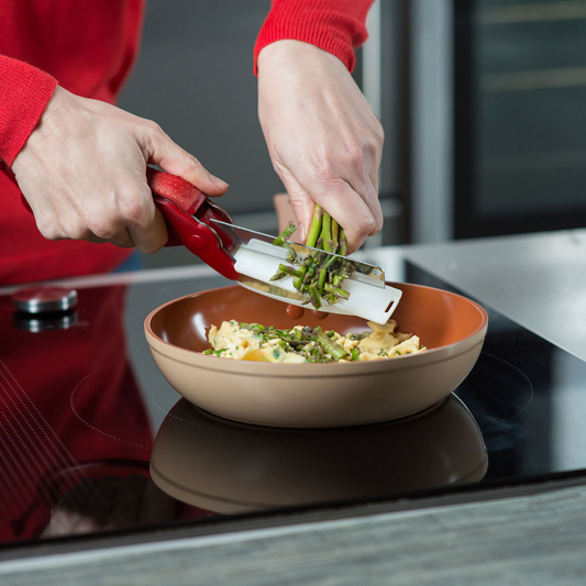Cortador de Verduras 2 en 1 - Tijeras con Tabla de Cortar Integrada