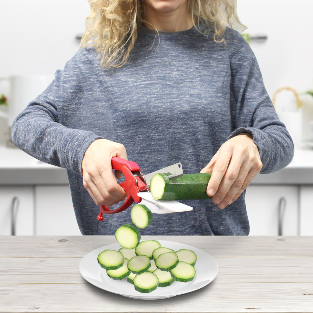 Cortador de Verduras 2 en 1 - Tijeras con Tabla de Cortar Integrada